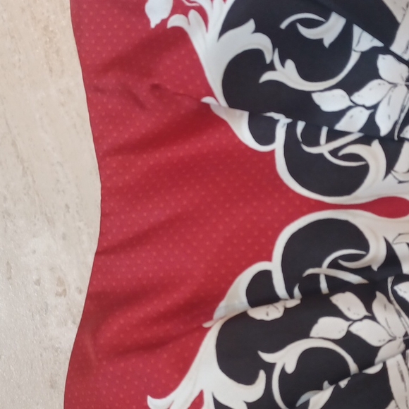 Gorgeous White House Black Market Silky Strapless Floral Dress - Picture 4 of 10